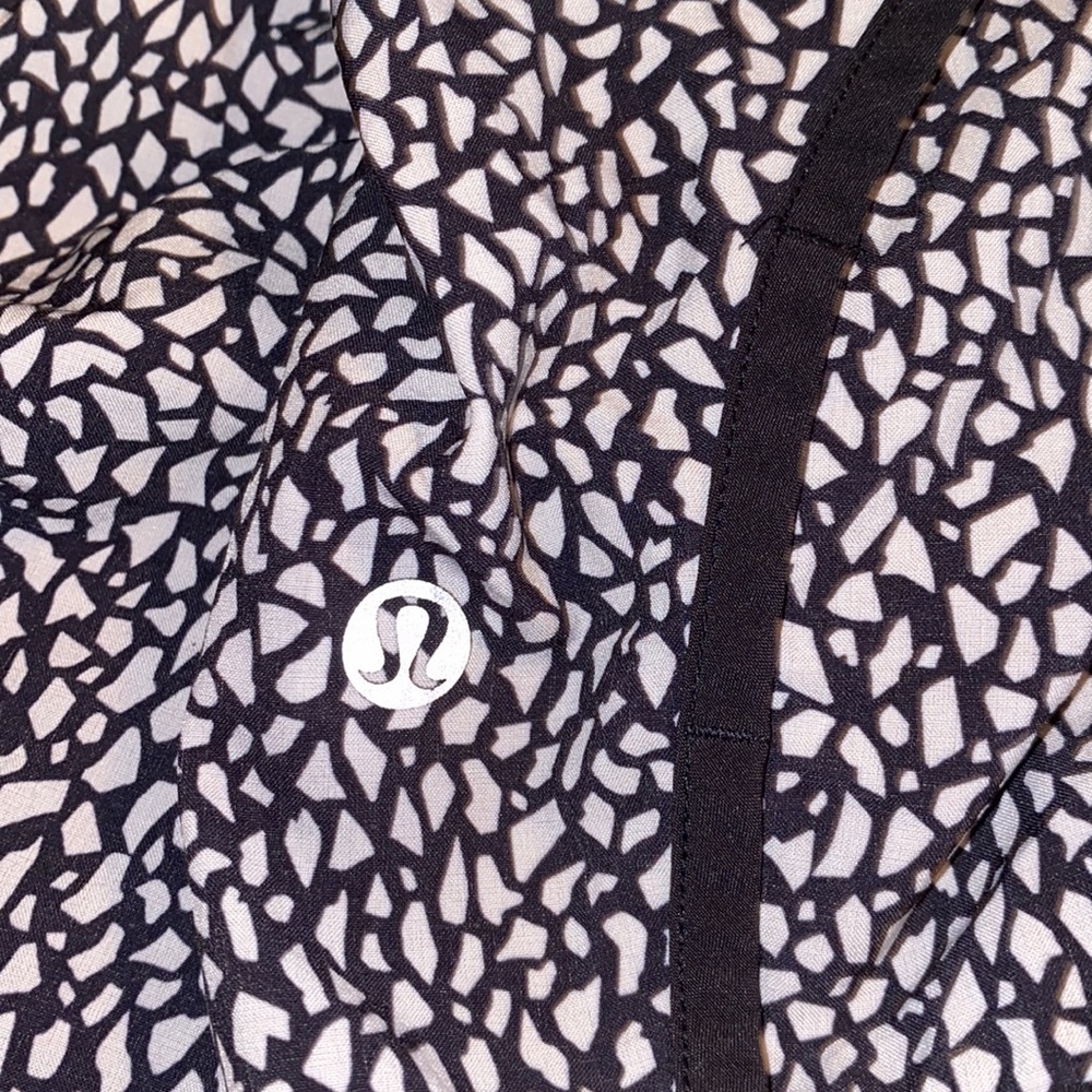 Lululemon - Picture 4 of 4